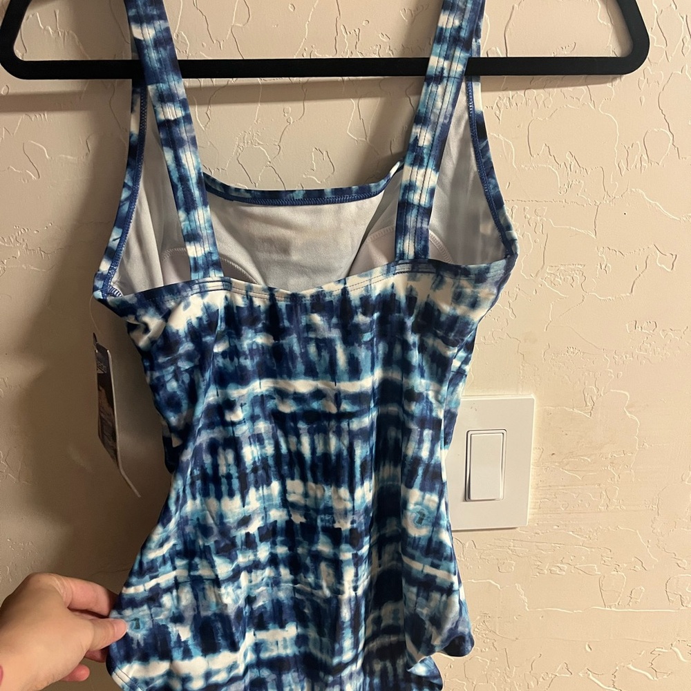 Speedo women’s swimsuit size medium - Picture 2 of 2